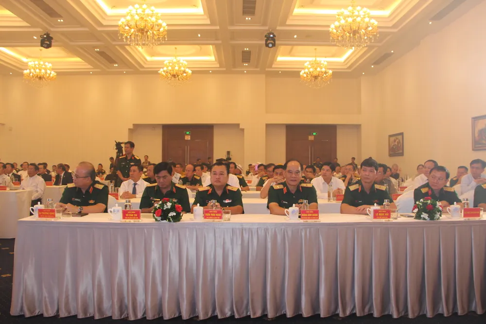 Lãnh đạo Bộ Tư lệnh Quân khu 7 tham dự buổi gặp mặt chức sắc các tôn giáo. Ảnh: TRẦN YÊN Lãnh đạo Bộ Tư lệnh Quân khu 7 tham dự buổi gặp mặt chức sắc các tôn giáo. Ảnh: TRẦN YÊN