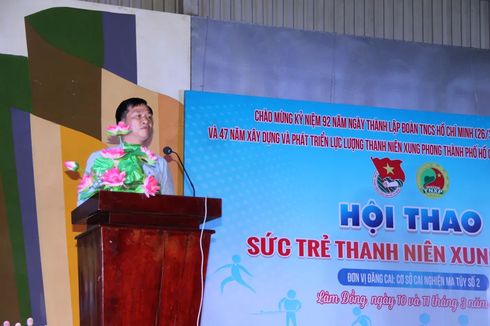 Phó Chỉ huy trưởng Lực lượng TNXP TPHCM Nguyễn Văn Bình phát biểu tại lễ khai mạc hội thao - hội diễn. Ảnh: TRẦN YÊN