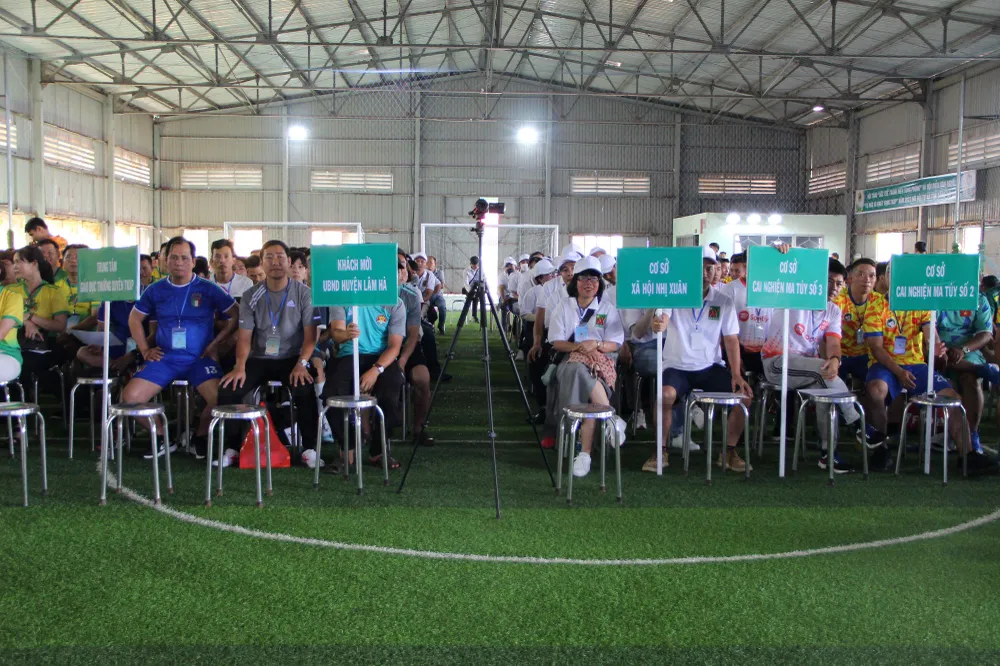 Các đoàn vận động viên tham gia thi đấu. Ảnh: TRẦN YÊN