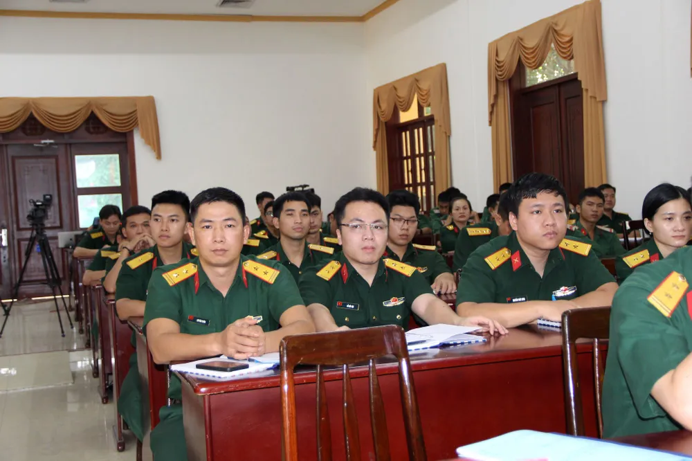 Đội ngũ đoàn viên thanh niên lực lượng vũ trang tham dự diễn đàn. Ảnh: TRẦN YÊN