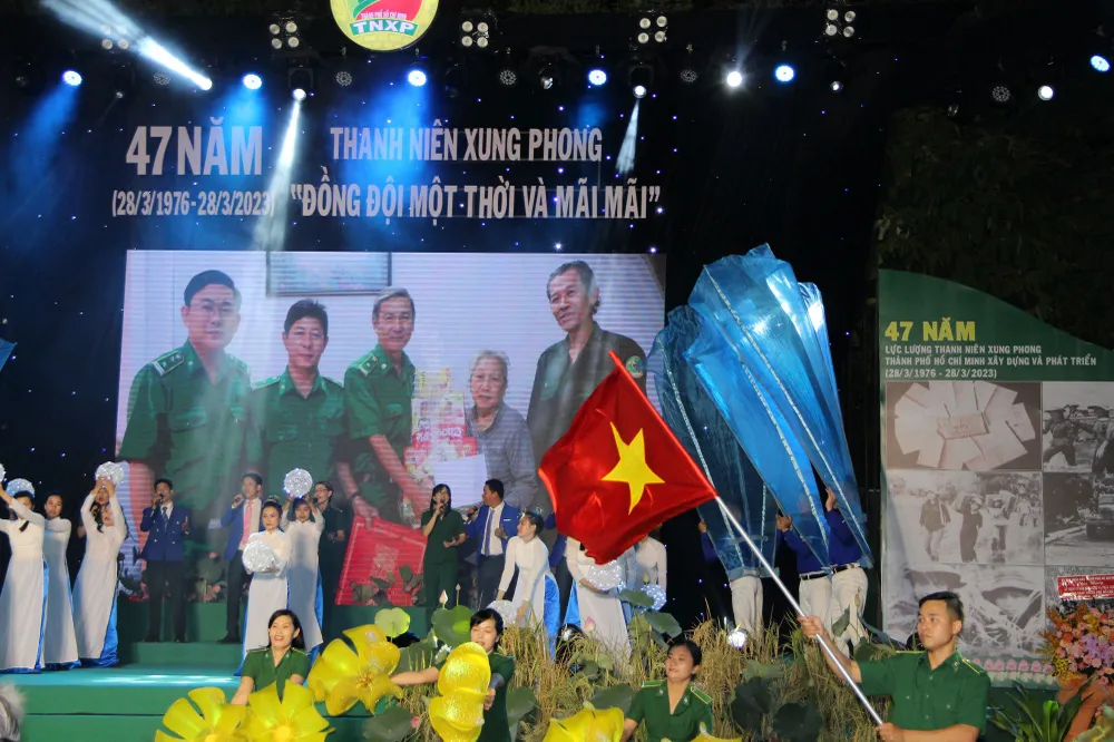 Chương trình văn nghệ chào mừng 47 năm ngày thành lập Lực lượng TNXP TPHCM. Ảnh: TRẦN YÊN