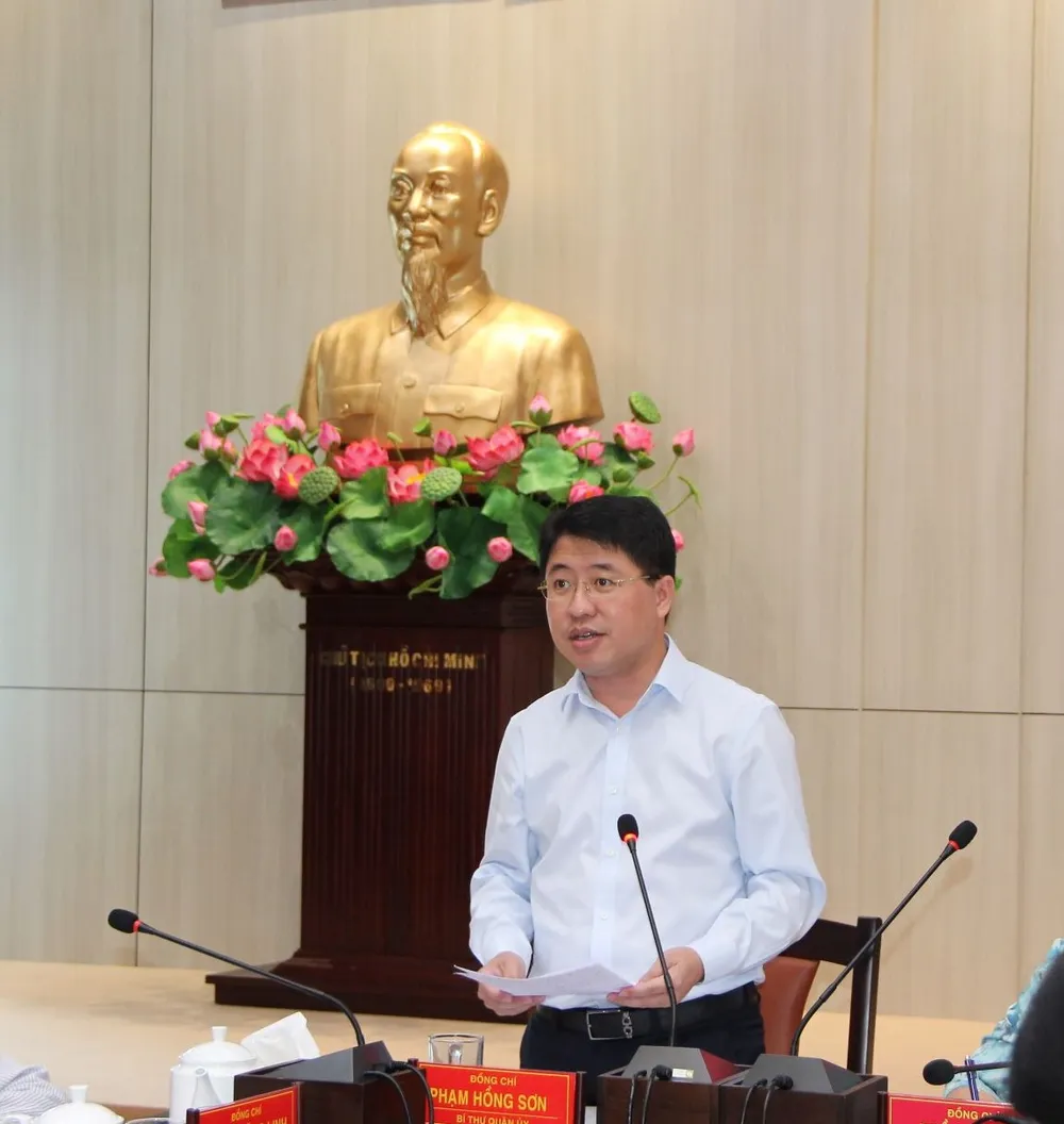 Đồng chí Phạm Hồng Sơn, Bí thư Quận ủy quận Phú Nhuận phát biểu. Ảnh: TRẦN YÊN Đồng chí Phạm Hồng Sơn, Bí thư Quận ủy quận Phú Nhuận phát biểu. Ảnh: TRẦN YÊN