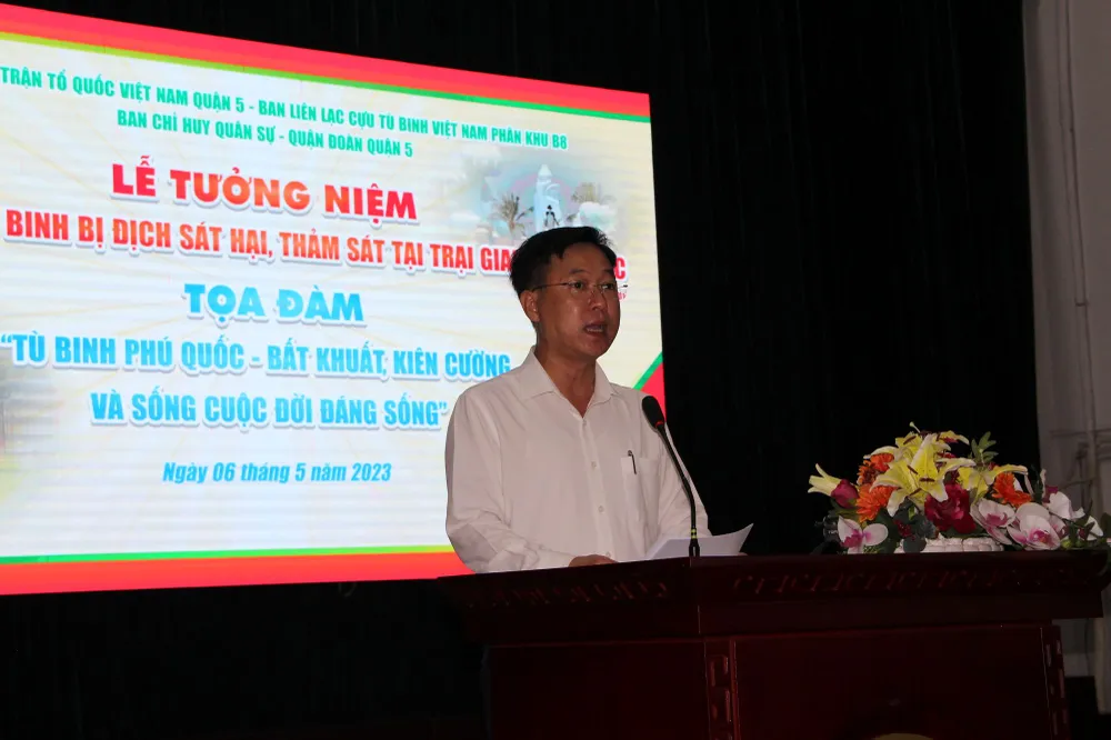 Ông Lê Tấn Tài, Chủ tịch Ủy ban MTTQ Việt Nam Quận 5 ôn lại sự kiện lịch sử ngày 6-5-1972 tại Phân khu B. Ảnh: TRẦN YÊN