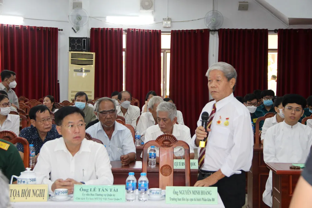 Ông Nguyễn Minh Hoàng, Trưởng ban Liên lạc Cựu tù binh Phân khu B8 phát biểu tại buổi tọa đàm. Ảnh: TRẦN YÊN