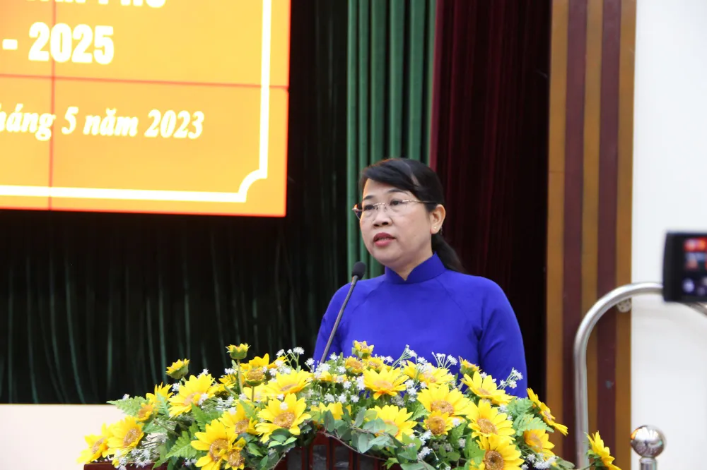 Bí thư Quận ủy quận Tân Phú Lê Thị Kim Hồng phát biểu khai mạc hội nghị