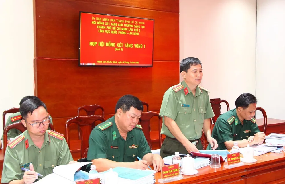 Các thành viên Hội đồng xét chọn Công trình giải thưởng sáng tạo TPHCM