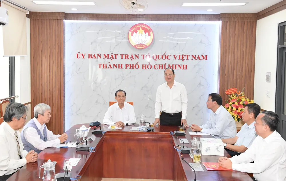 Đồng chí Nguyễn Hồ Hải phát biểu gửi lời thăm hỏi ân cần, sâu sắc đến người cao tuổi TPHCM. Ảnh: VIỆT DŨNG Đồng chí Nguyễn Hồ Hải phát biểu gửi lời thăm hỏi ân cần, sâu sắc đến người cao tuổi TPHCM. Ảnh: VIỆT DŨNG