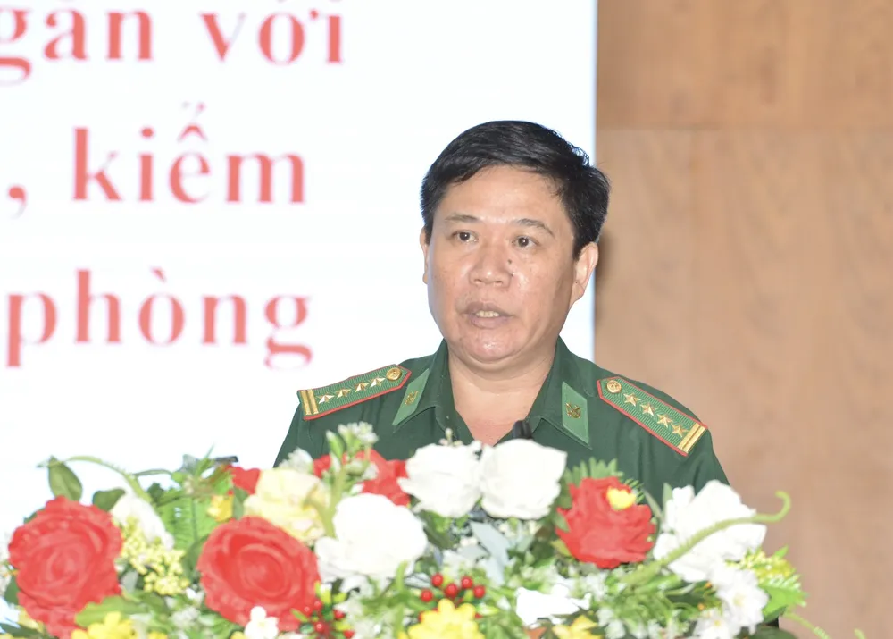 Đại tá Trần Thanh Đức, Chỉ huy trưởng Biên phòng TPHCM phát biểu báo cáo đoàn kiểm tra. Ảnh: CAO THĂNG Đại tá Trần Thanh Đức, Chỉ huy trưởng Biên phòng TPHCM phát biểu báo cáo đoàn kiểm tra. Ảnh: CAO THĂNG