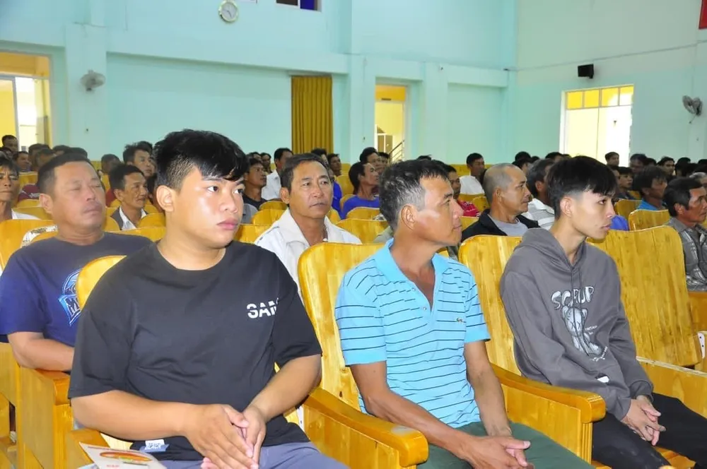 Những học viên là ngư dân, dân quân biển tham dự lớp tập huấn Những học viên là ngư dân, dân quân biển tham dự lớp tập huấn