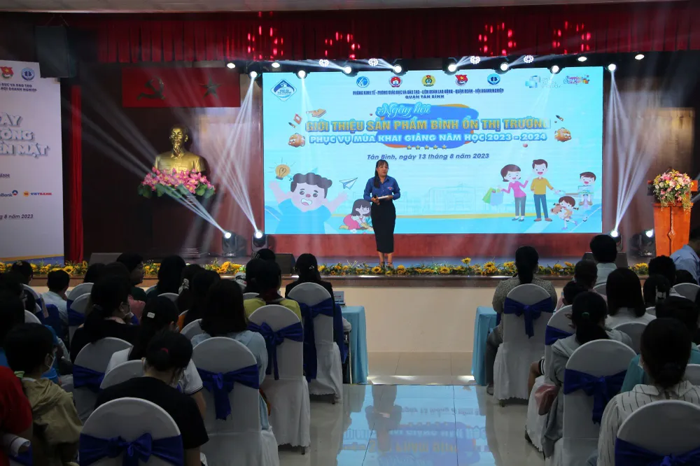 Ngày hội có sự tham dự của nhiều doanh nghiệp, nhà hảo tâm ủng hộ chương trình