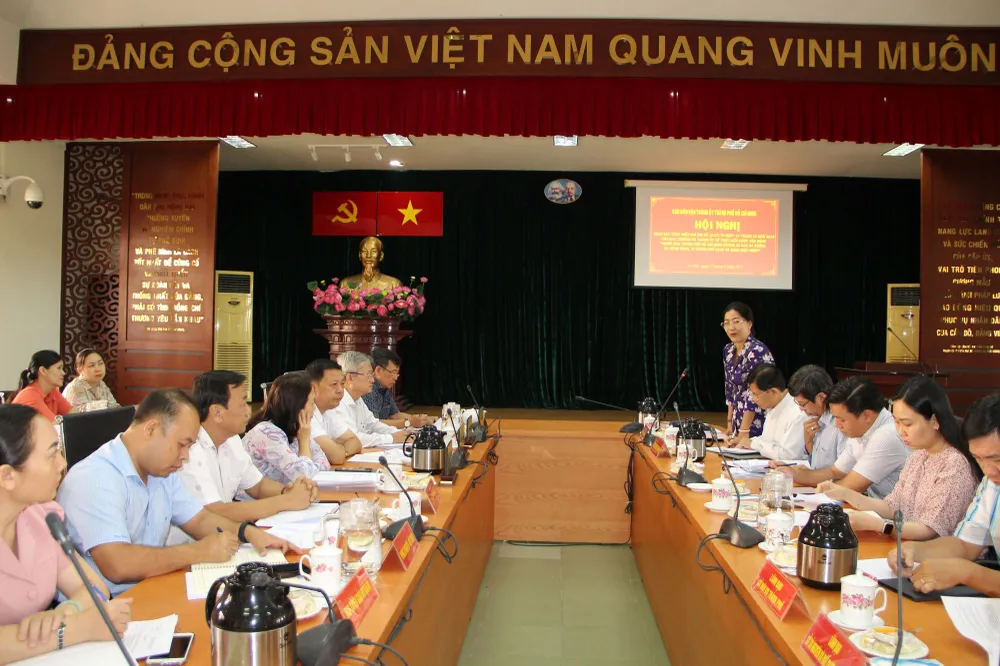 Đoàn giám sát đang làm việc tại Huyện ủy huyện Củ Chi Đoàn giám sát đang làm việc tại Huyện ủy huyện Củ Chi