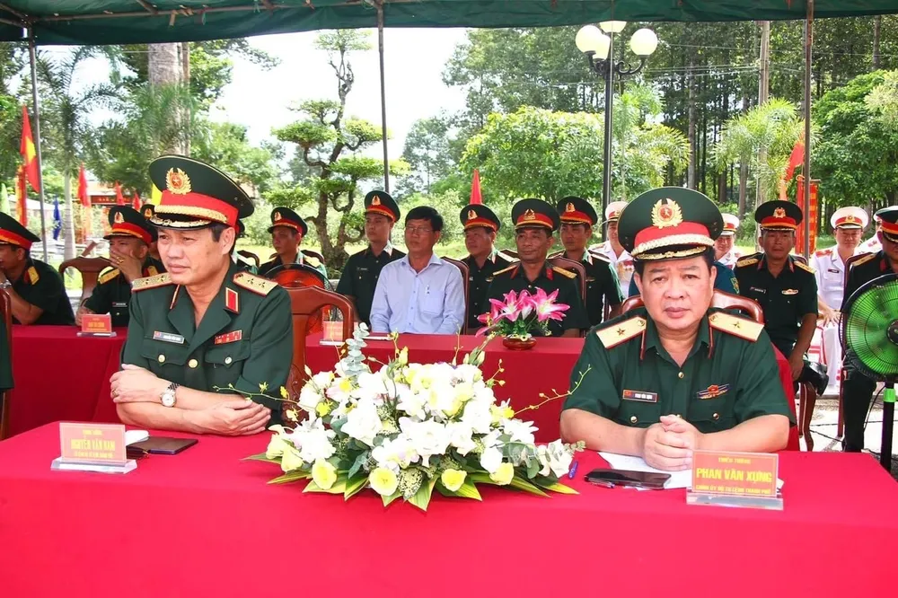 Trung tướng Nguyễn Văn Nam và Thiếu tướng Phan Văn Xựng tại lễ khánh thành