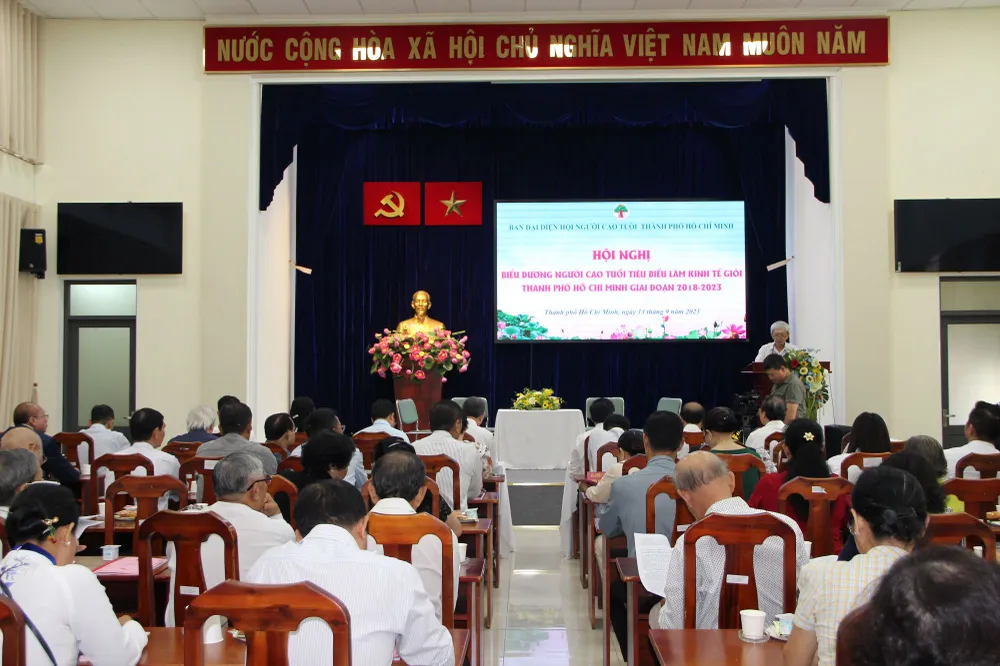 Quang cảnh hội nghị tuyên dương người cao tuổi làm kinh tế giỏi