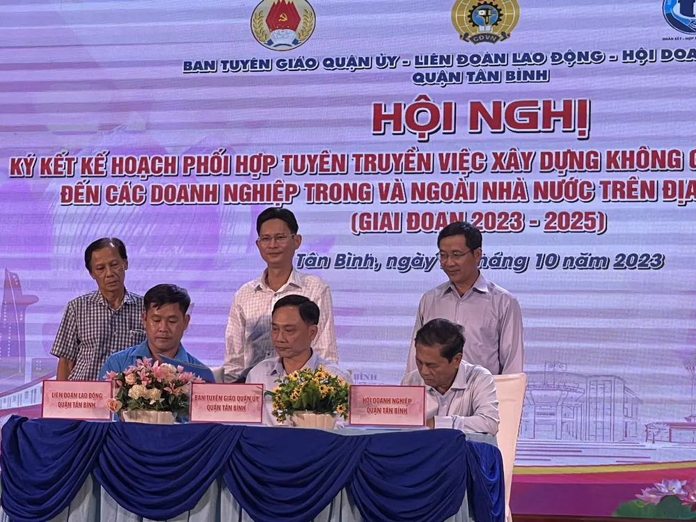 Lễ ký kết phối hợp xây dựng Không gian văn hóa Hồ Chí Minh với các doanh nghiệp trong và ngoài nước trên địa bàn quận