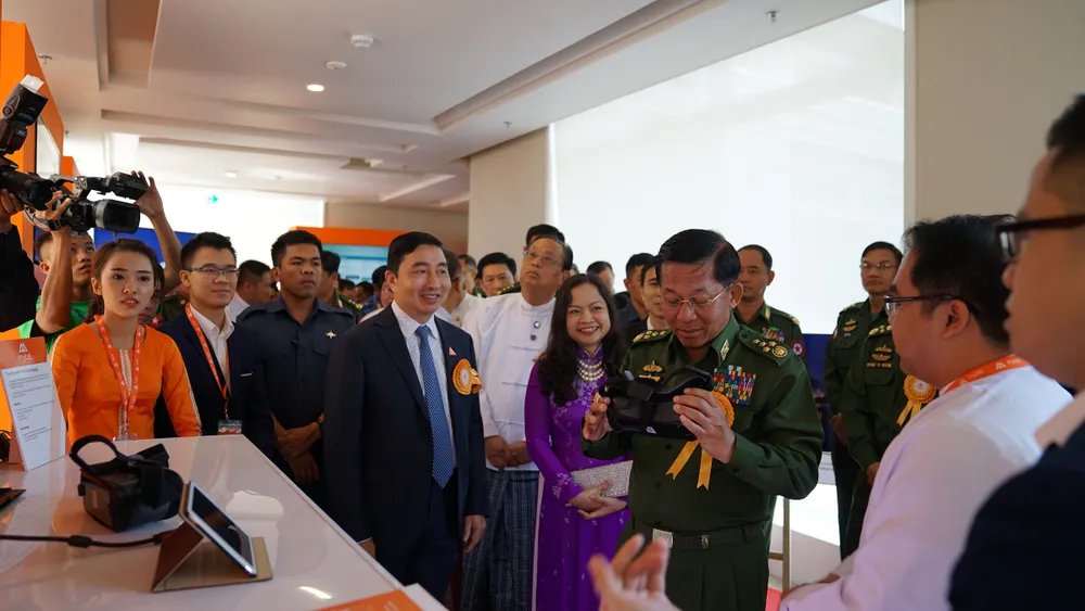 Viettel tại Myanmar thực hiện cuộc gọi đầu tiên ảnh 1