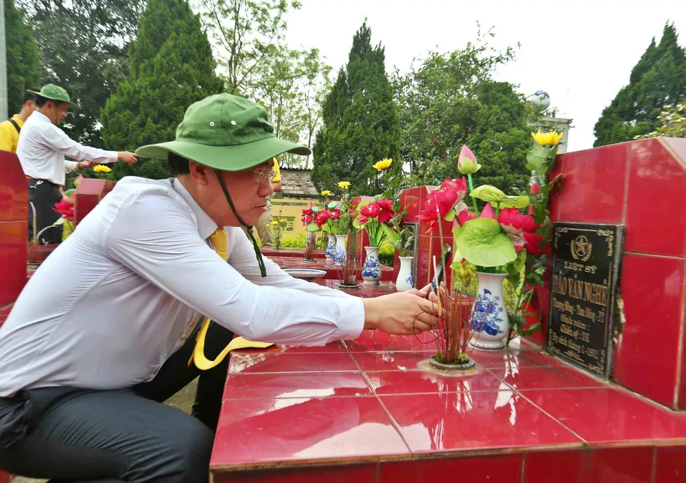 Đã thu thập và đưa lên mạng thông tin của gần 850.000 mộ liệt sĩ  ảnh 2