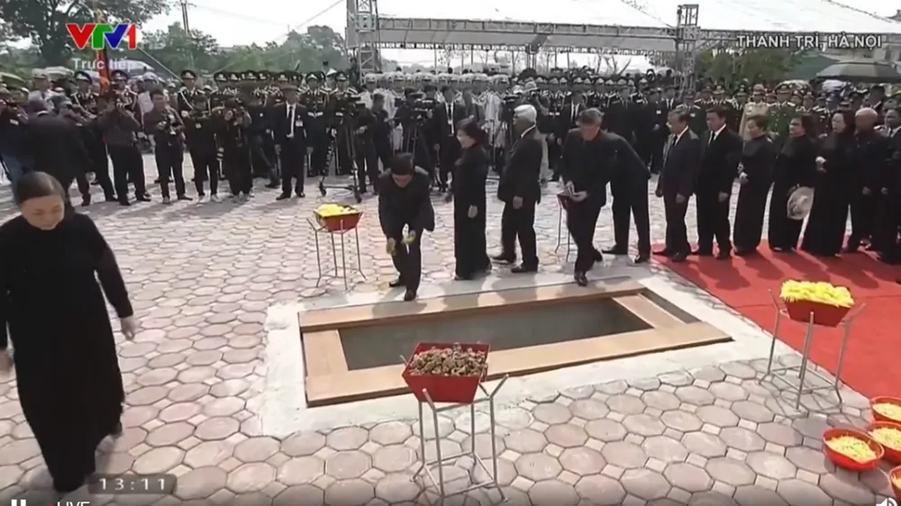 Quê nhà đón linh cữu nguyên Tổng Bí thư Đỗ Mười về nơi an nghỉ cuối cùng ảnh 5