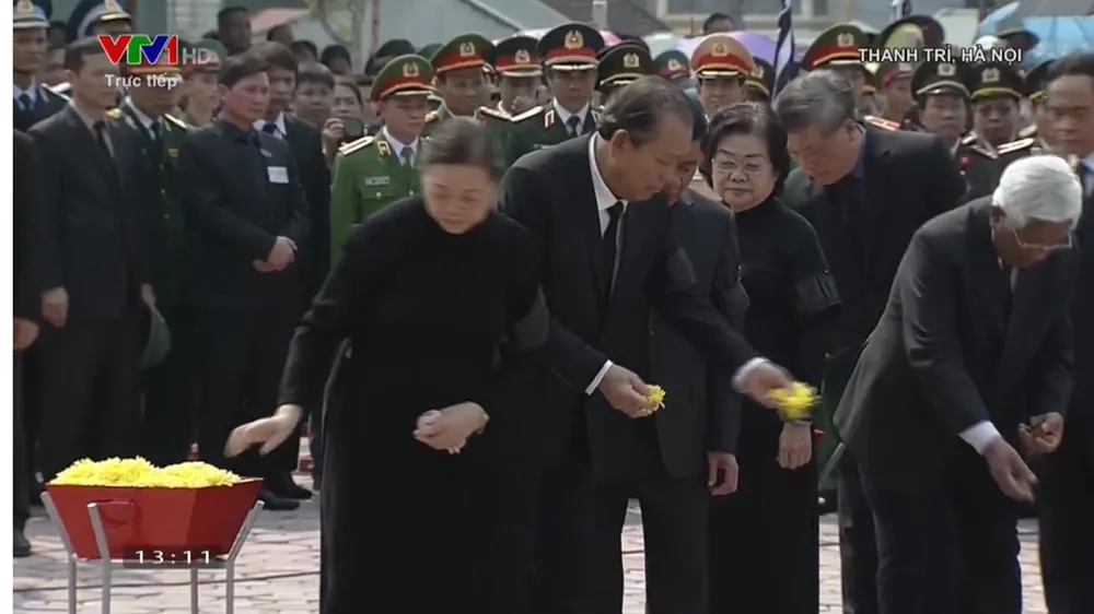 Quê nhà đón linh cữu nguyên Tổng Bí thư Đỗ Mười về nơi an nghỉ cuối cùng ảnh 6