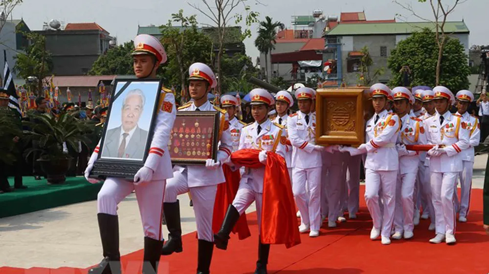 Quê nhà đón linh cữu nguyên Tổng Bí thư Đỗ Mười về nơi an nghỉ cuối cùng ảnh 27