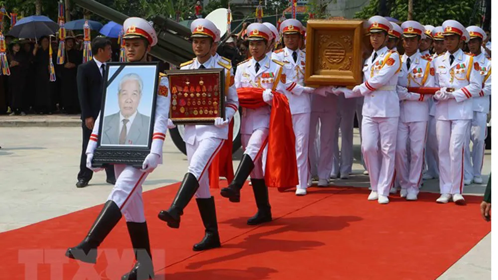 Quê nhà đón linh cữu nguyên Tổng Bí thư Đỗ Mười về nơi an nghỉ cuối cùng ảnh 26