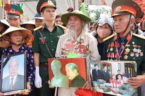 Quê nhà đón linh cữu nguyên Tổng Bí thư Đỗ Mười về nơi an nghỉ cuối cùng ảnh 38