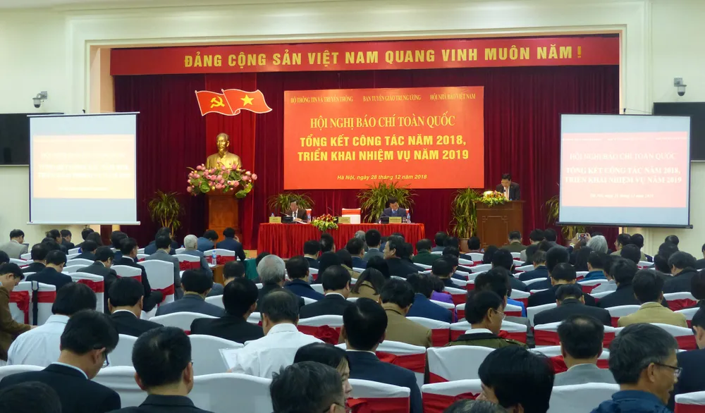 Sức ép về kinh tế và nguy cơ báo chí bị truyền thông xã hội “vượt mặt” ảnh 1