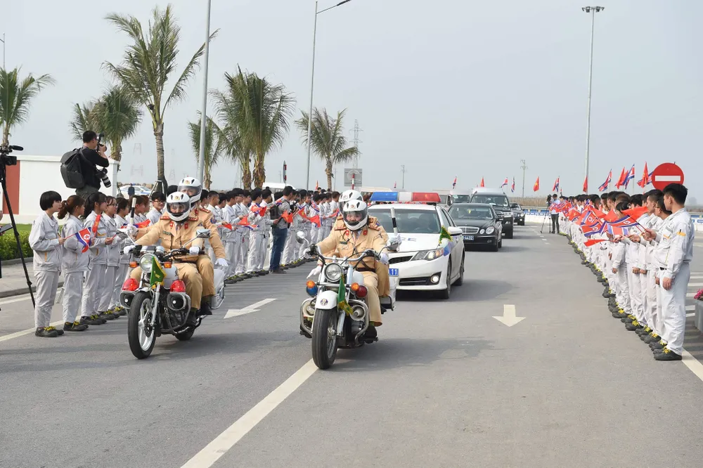 Đoàn cấp cao Triều Tiên tham quan nhà máy sản xuất ô tô của Vingroup ảnh 1