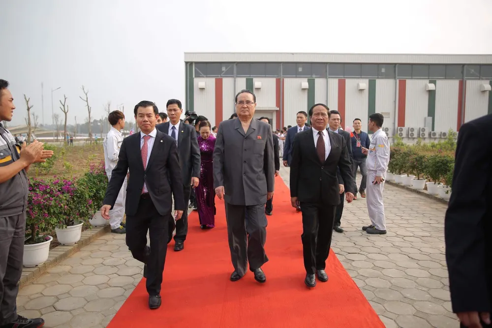 Đoàn cấp cao Triều Tiên tham quan nhà máy sản xuất ô tô của Vingroup ảnh 4