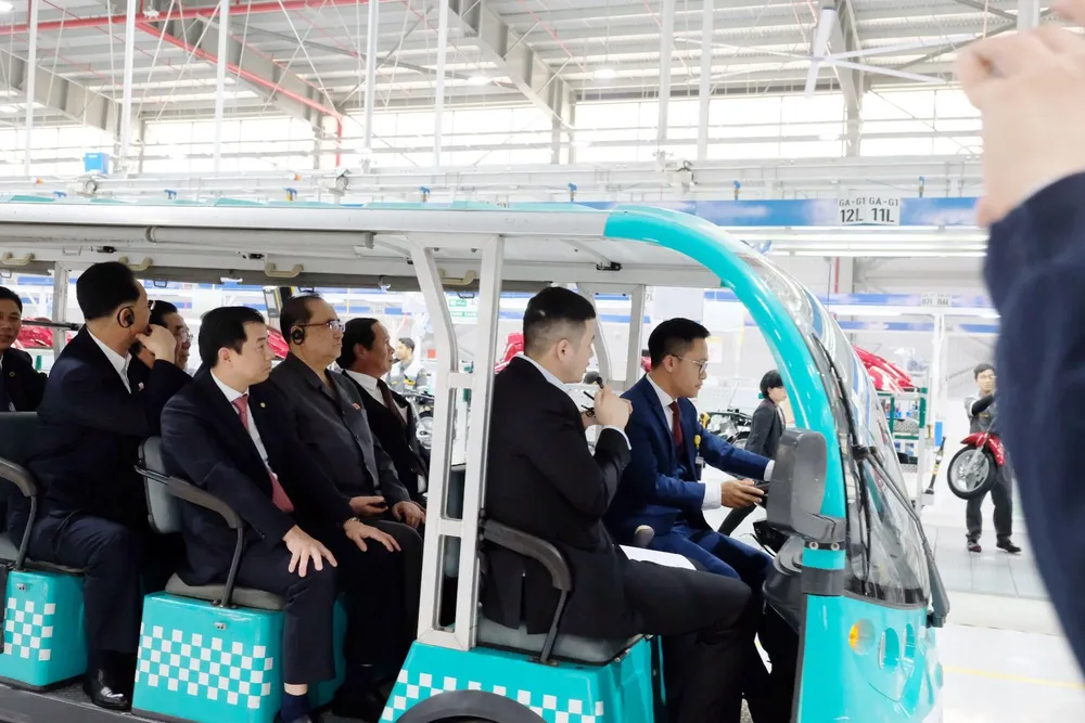 Đoàn cấp cao Triều Tiên tham quan nhà máy sản xuất ô tô của Vingroup ảnh 5