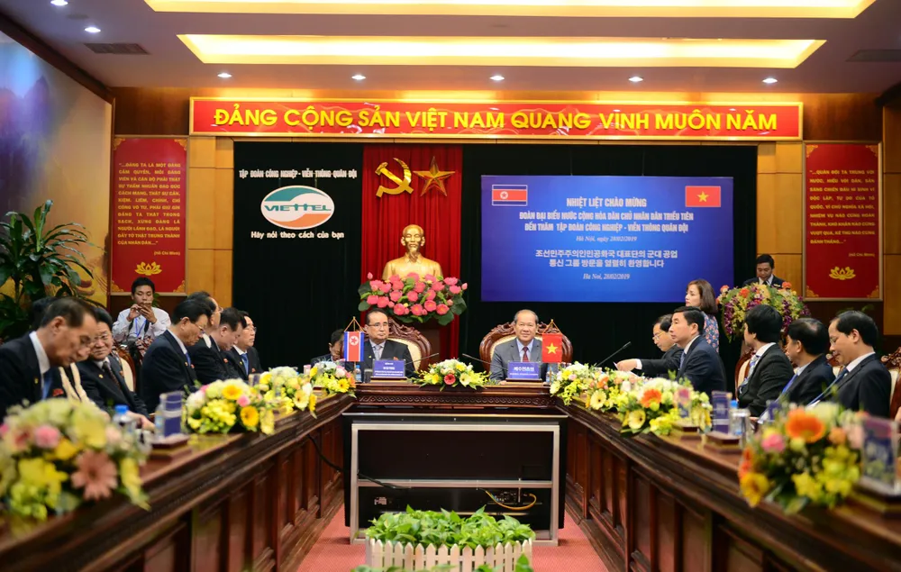 Đoàn cấp cao Triều Tiên tham quan tổ hợp nghiên cứu, sản xuất thiết bị dân sự của Viettel ảnh 2