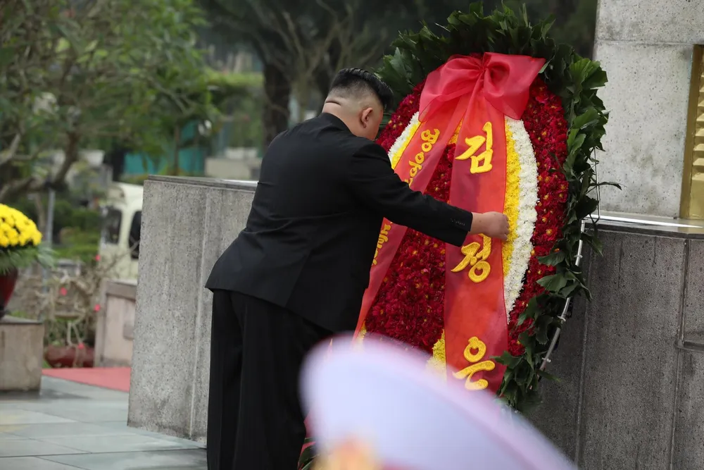 Chủ tịch Triều Tiên Kim Jong-un vào Lăng viếng Chủ tịch Hồ Chí Minh trước khi rời Hà Nội ảnh 13