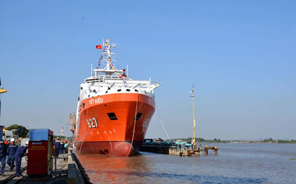 Bộ Quốc phòng hạ thủy tàu cứu hộ tàu ngầm đầu tiên đóng mới tại Việt Nam ảnh 2