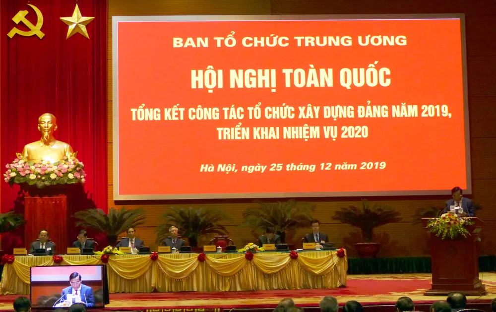 Đã giảm được hơn 400.000 công chức, viên chức, người lao động hợp đồng, không chuyên ở các cấp ảnh 1