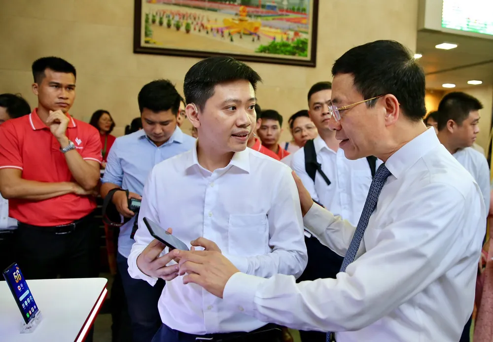 VinSmart chính thức ra mắt điện thoại 5G ảnh 2