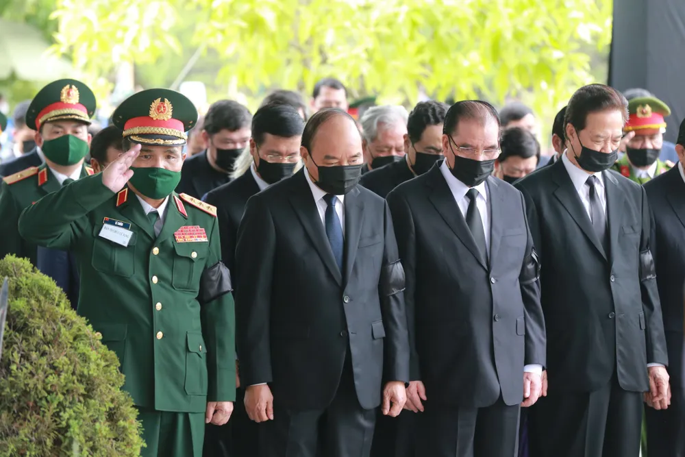 Tiễn đưa nguyên Tổng Bí thư Lê Khả Phiêu về nơi an nghỉ cuối cùng ảnh 30