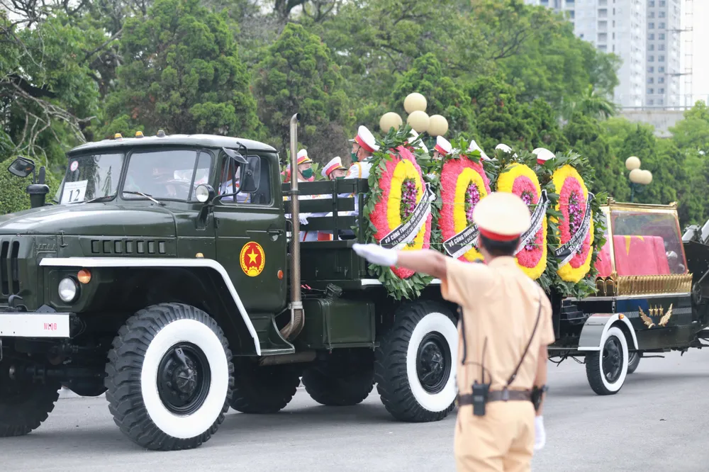 Tiễn đưa nguyên Tổng Bí thư Lê Khả Phiêu về nơi an nghỉ cuối cùng ảnh 24