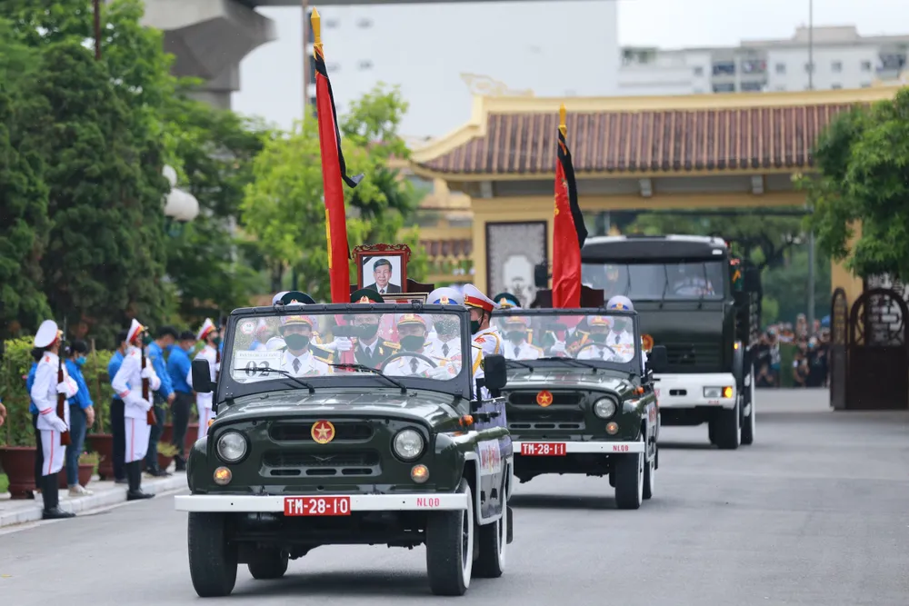 Tiễn đưa nguyên Tổng Bí thư Lê Khả Phiêu về nơi an nghỉ cuối cùng ảnh 23