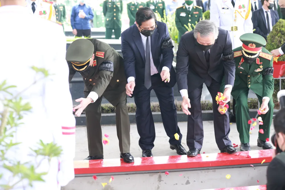 Tiễn đưa nguyên Tổng Bí thư Lê Khả Phiêu về nơi an nghỉ cuối cùng ảnh 28