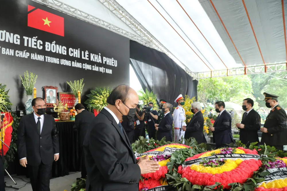 Tiễn đưa nguyên Tổng Bí thư Lê Khả Phiêu về nơi an nghỉ cuối cùng ảnh 32