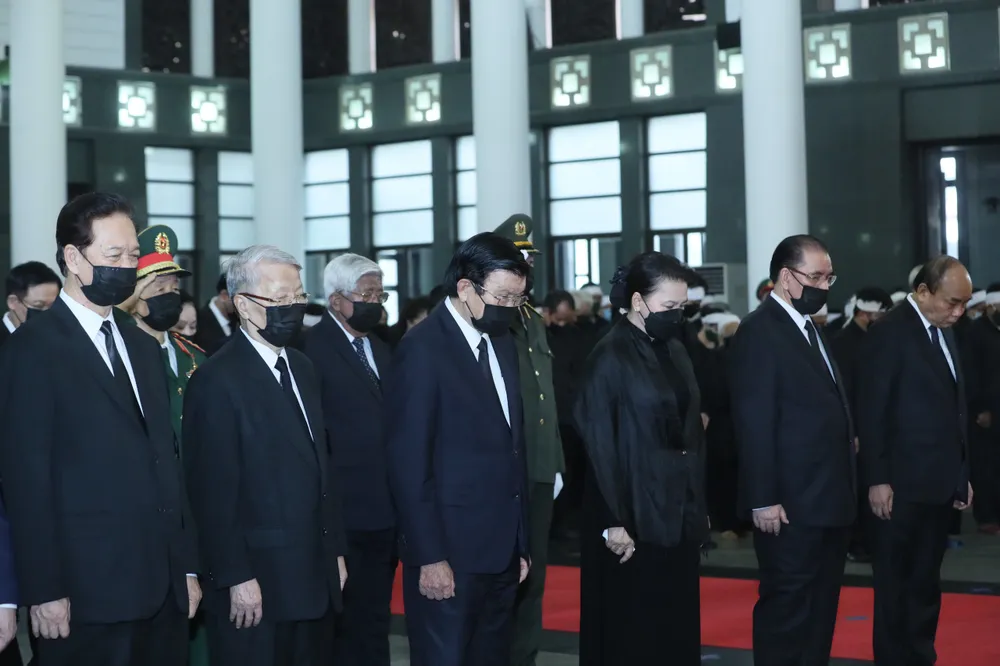 Tiễn đưa nguyên Tổng Bí thư Lê Khả Phiêu về nơi an nghỉ cuối cùng ảnh 4