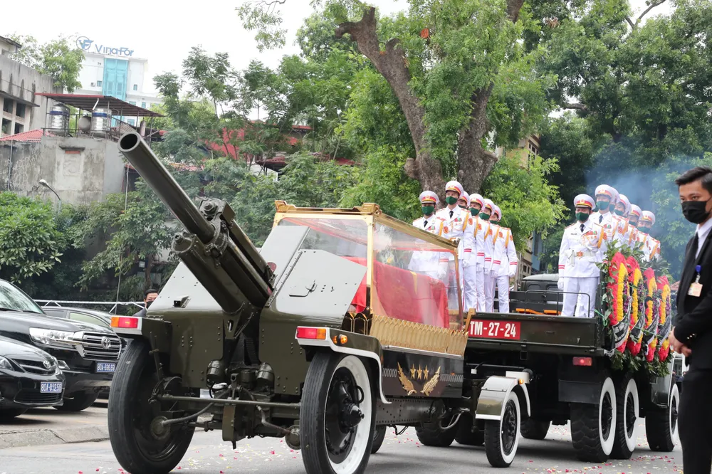 Tiễn đưa nguyên Tổng Bí thư Lê Khả Phiêu về nơi an nghỉ cuối cùng ảnh 20