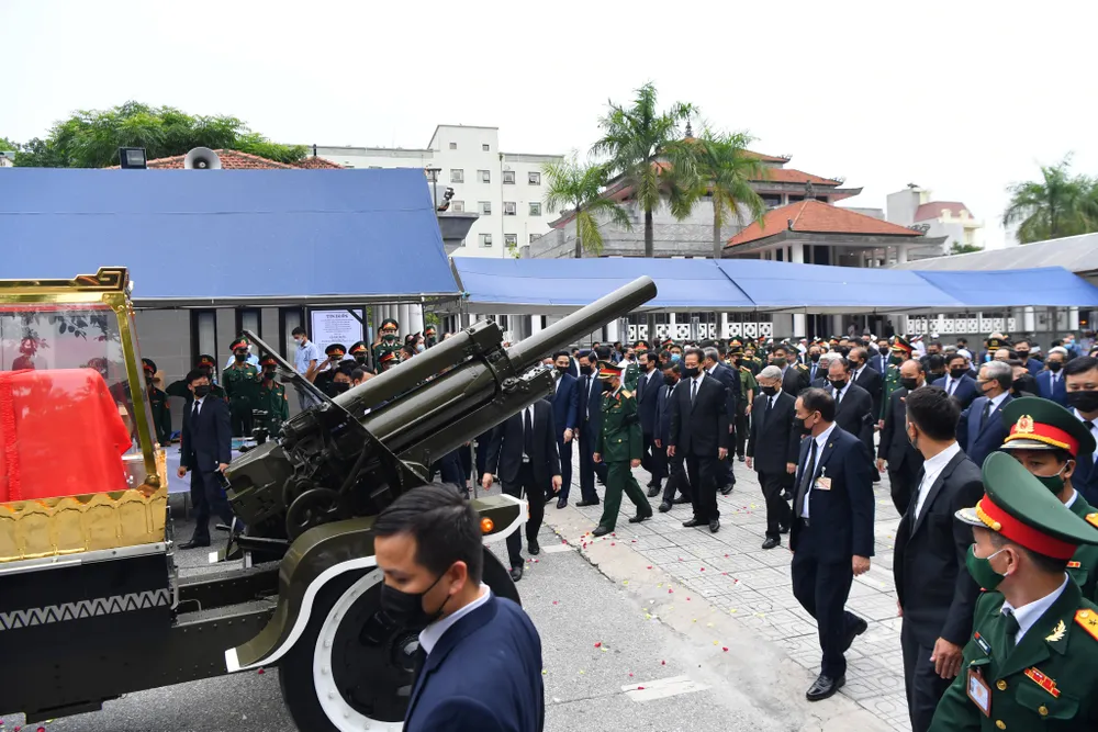 Tiễn đưa nguyên Tổng Bí thư Lê Khả Phiêu về nơi an nghỉ cuối cùng ảnh 18