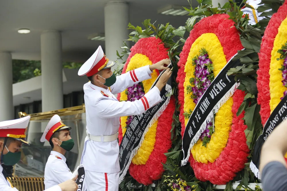 Tiễn đưa nguyên Tổng Bí thư Lê Khả Phiêu về nơi an nghỉ cuối cùng ảnh 10