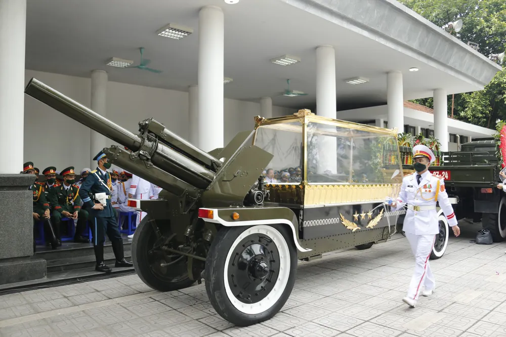 Tiễn đưa nguyên Tổng Bí thư Lê Khả Phiêu về nơi an nghỉ cuối cùng ảnh 12