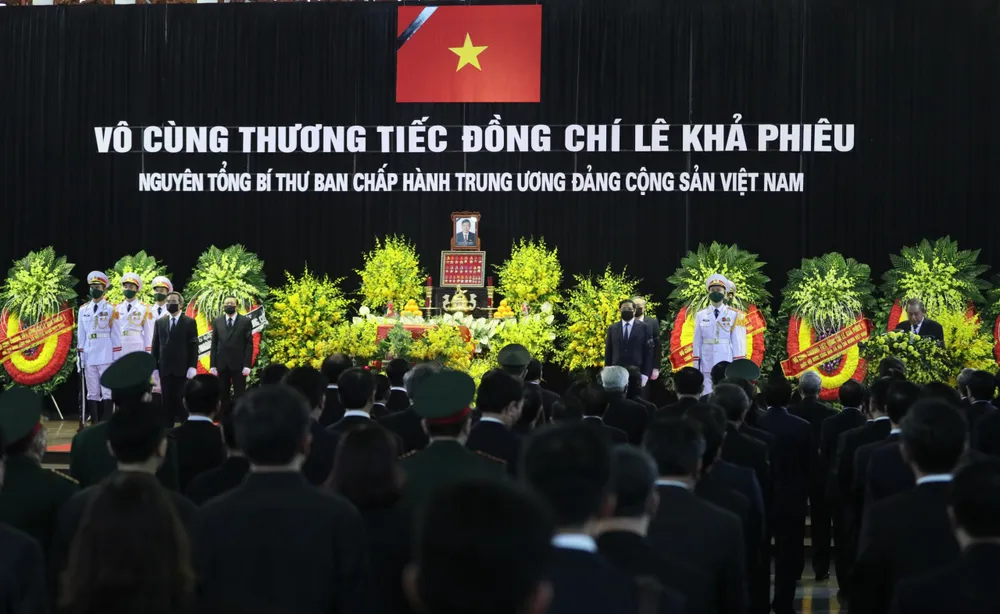 Tiễn đưa nguyên Tổng Bí thư Lê Khả Phiêu về nơi an nghỉ cuối cùng ảnh 1