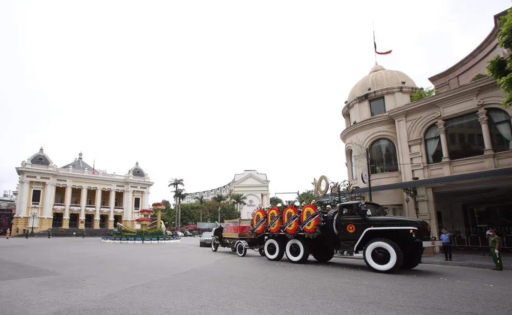 Tiễn đưa nguyên Tổng Bí thư Lê Khả Phiêu về nơi an nghỉ cuối cùng ảnh 21