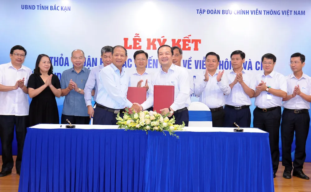 Bắc Kạn hợp tác chiến lược với VNPT để phát triển chính quyền số và đô thị thông minh ảnh 1
