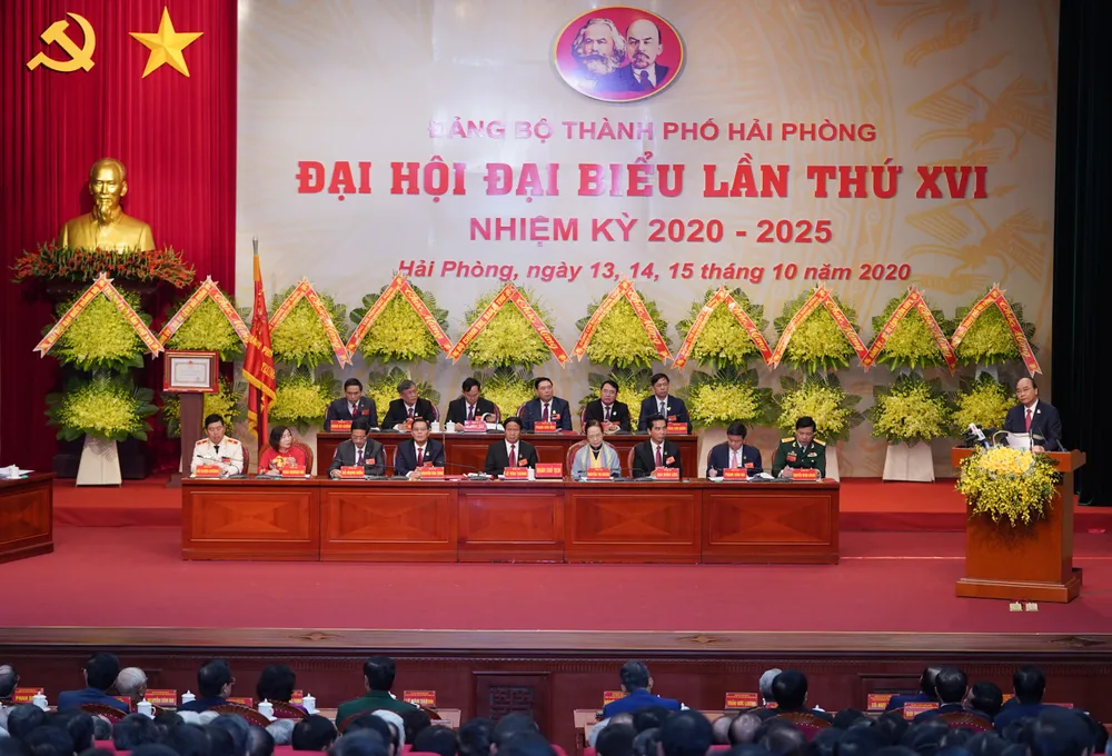 Thủ tướng Nguyễn Xuân Phúc: Hải Phòng phải tập trung phát triển kinh tế biển, trở thành một thành phố cảng quốc tế hiện đại ảnh 2