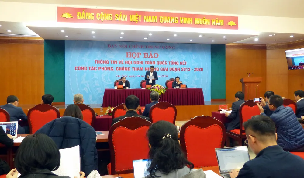 Công tác đấu tranh phòng chống tham nhũng trong giai đoạn tới sẽ tiếp tục mạnh mẽ, quyết liệt hơn ảnh 2