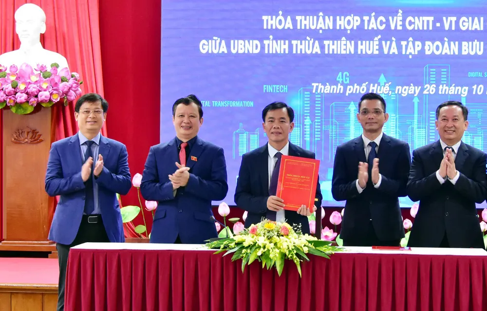 Thừa Thiên - Huế hợp tác với VNPT triển khai chuyển đổi số ảnh 2